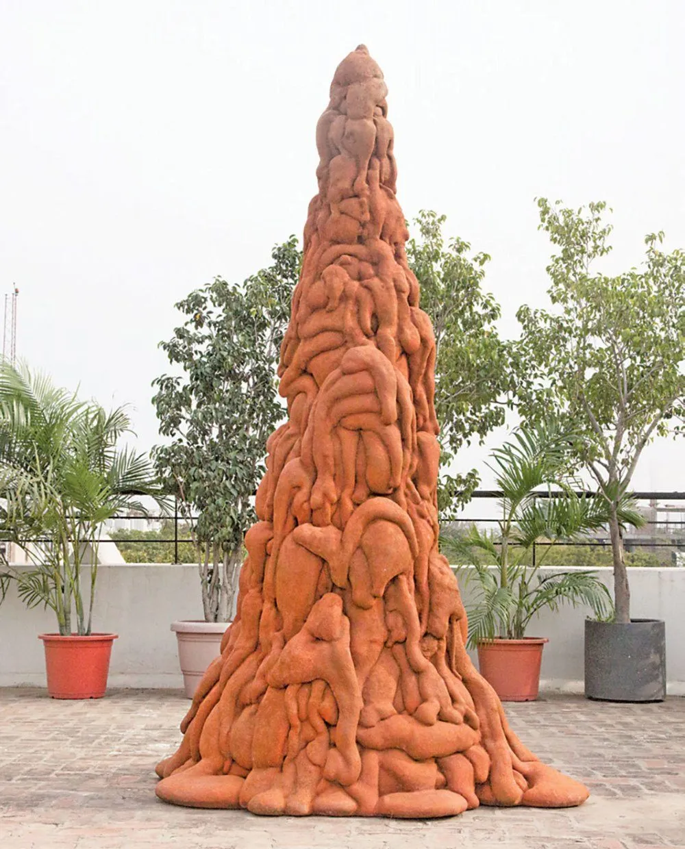 Alwar Balasubramaniam, Study for a liquid mountain, 2017–18, fiberglass, iron, 111 × 56 × 56". Alwar Balasubramaniam, Study for a liquid mountain, 2017–18, fiberglass, iron, 111 × 56 × 56“.